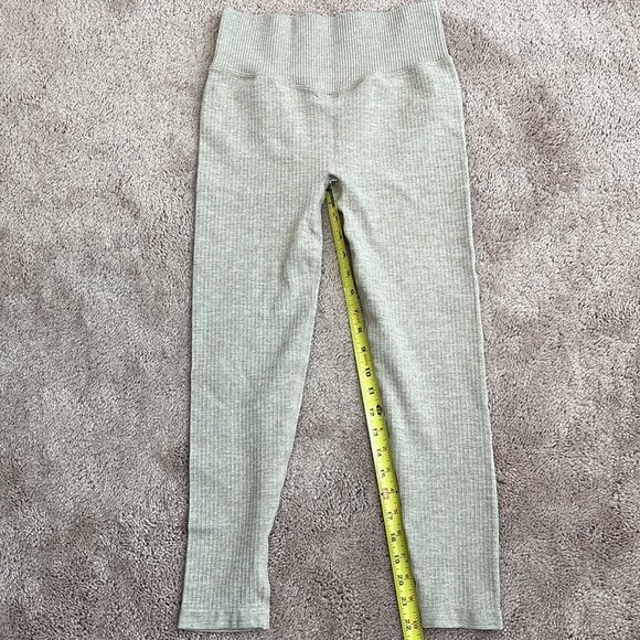 Leggings Cream Color Size Large with Raised Stripes - Picture 2 of 5